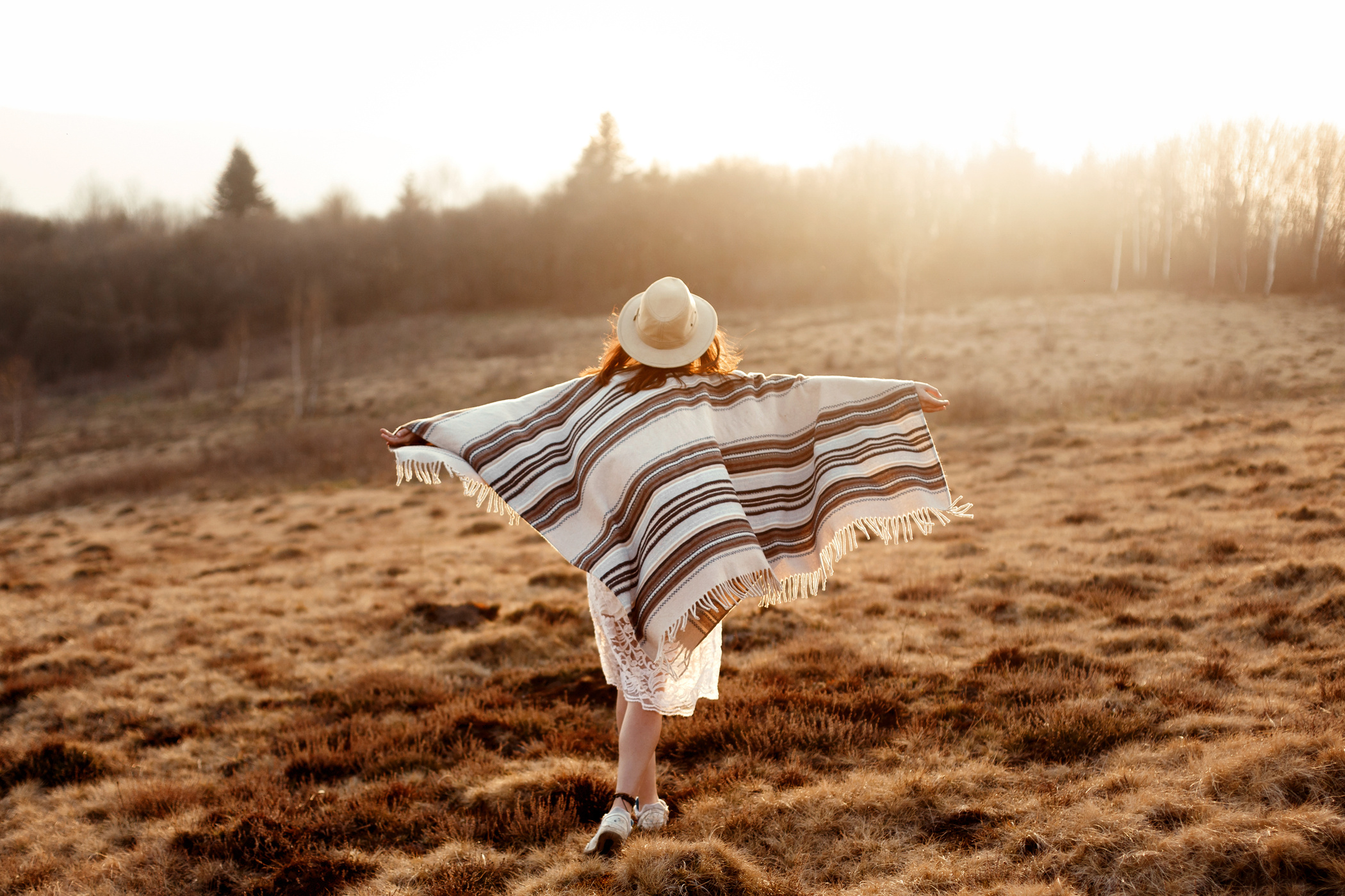 Beautiful Boho Woman Hipster Enjojing Sunset and Holding Hands U